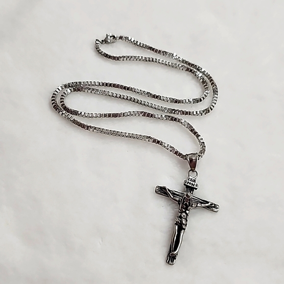 Mens Stainless Steel Crucifix Cross Pendant Necklace - Picture 11 of 12